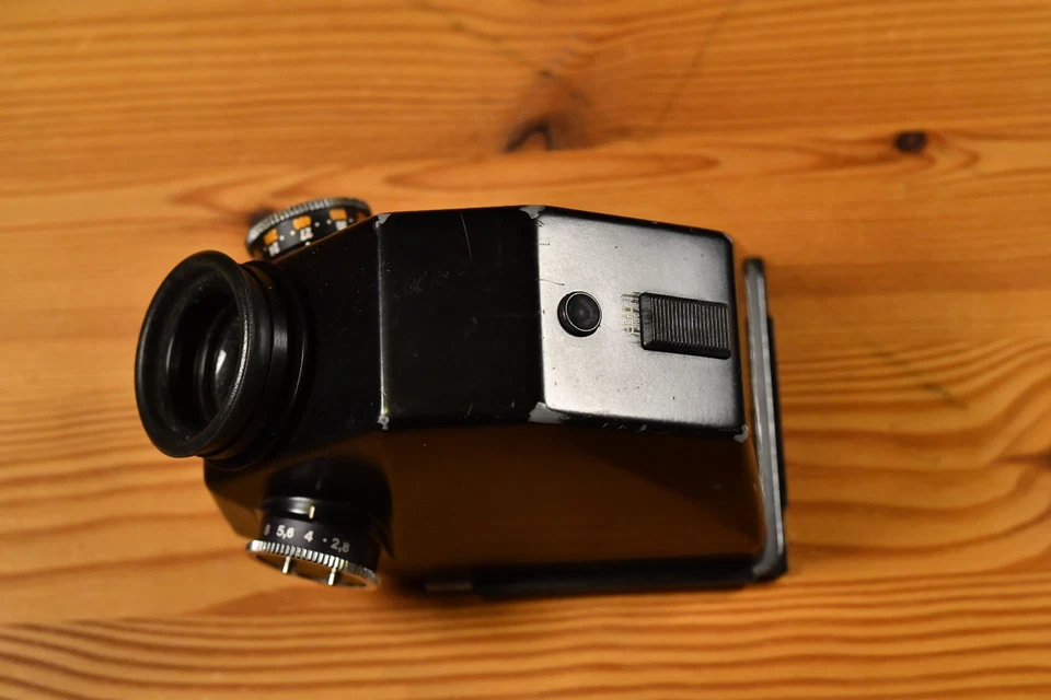Hasselblad  45° Meter Prism for 500 C Series  Cameras -METER WORKS! - Image 2 of 4