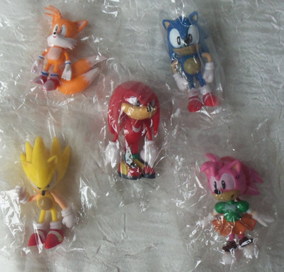 Sega Sonic The Hedgehog 2 1/2  Figures Set Of 6 Sega Stamp on Foot