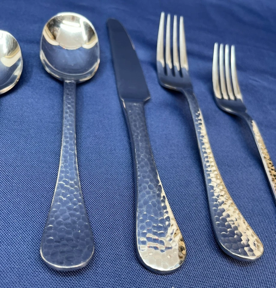 Cubiertos de acero inoxidable con mango martillado brillante ajuste de lugar de 5 piezas Ginkgo LAFAYETTE Foto 2 de 4