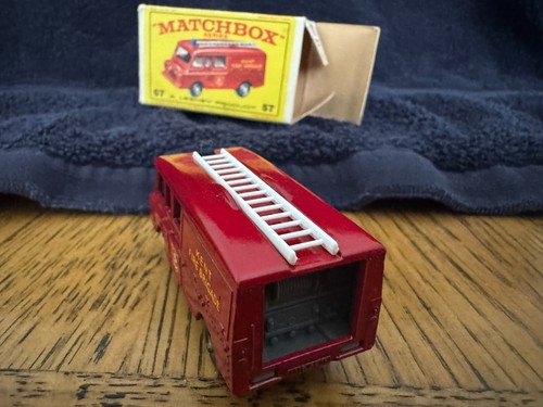 MATCHBOX LESNEY No 57 MINT Land Rover Fire Truck original Box - Picture 4 of 8