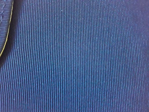 Cartera sin asas de tafetán Moire azul oscuro de colección con bloqueo de plástico transparente interior Ladyli - Imagen 4 de 9
