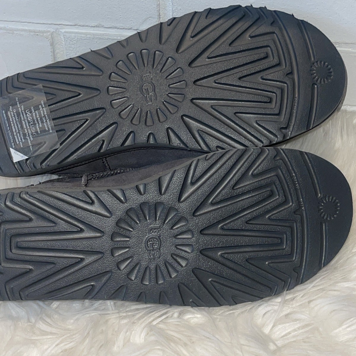 ✨新品✨26⇒25靴下～25.5素足✨UGG✨CLASSIC SLIPPER ✨新品✨26⇒25靴下～25.5素足✨UGG✨CLASSIC SLIPPER - メルカリ