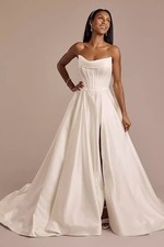BRAND NEW NEVER WORN BEAUTIFUL WEDDING GOWN