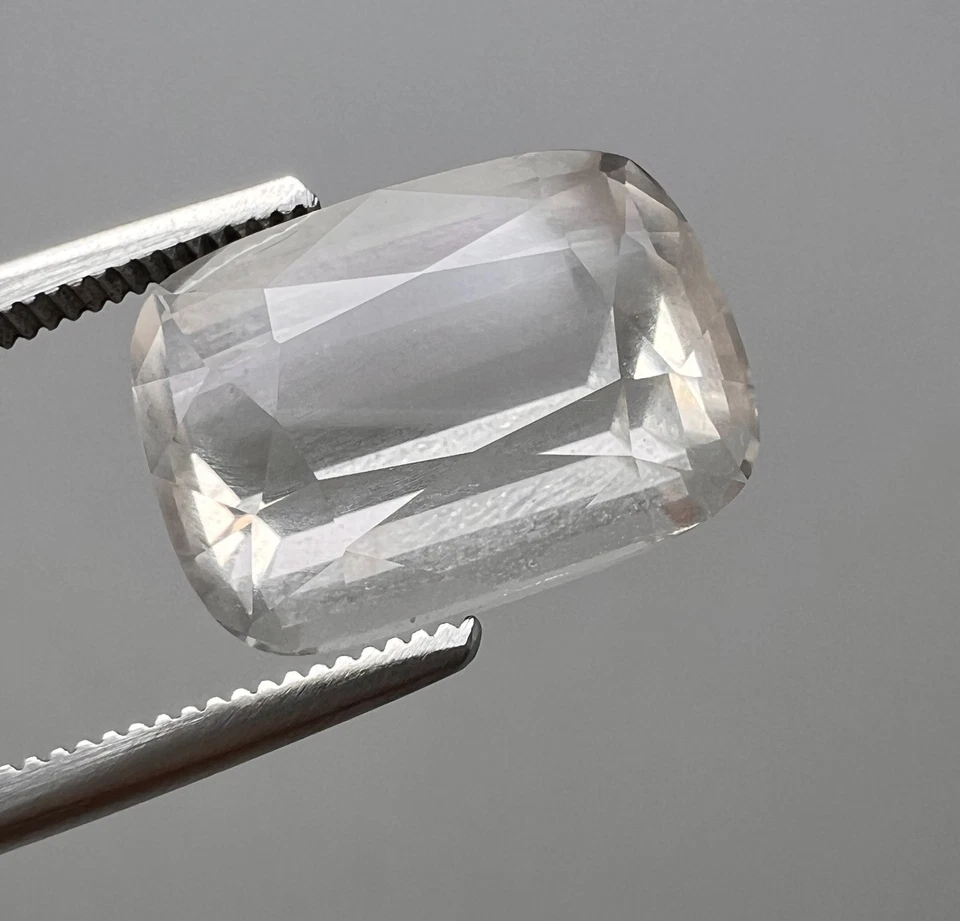 6.40 Ct Loop Clean Fluorescent Wernerite Scapolite Gemstone from AFGHANISTAN - Image 4 of 4