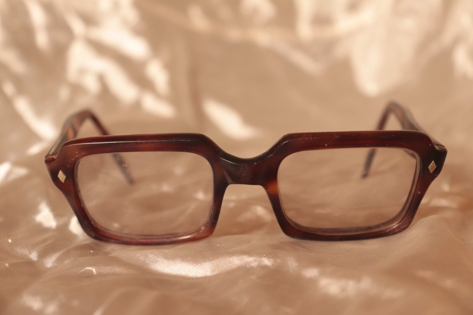 1960s Brown Plastic Eyeglasses – Rectangular Unis… - image 4