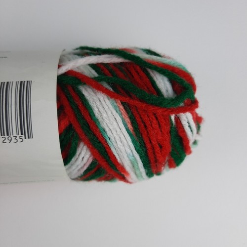 WonderArt Christmas Knitting Yarn 4 PLY 3 oz 100% Acrylic Color #935 Red Green - Picture 4 of 6