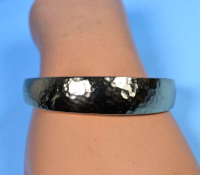 Chicos Bracelet Gold Tone Graduated Hammered Texture Bangle 7.9'' Jewelry