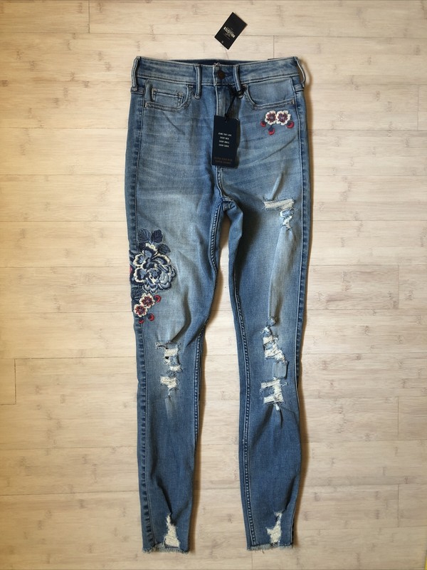 NWT Hollister Womens Floral Embroidered Ultra High Rise Super Skinny Jeans W26 