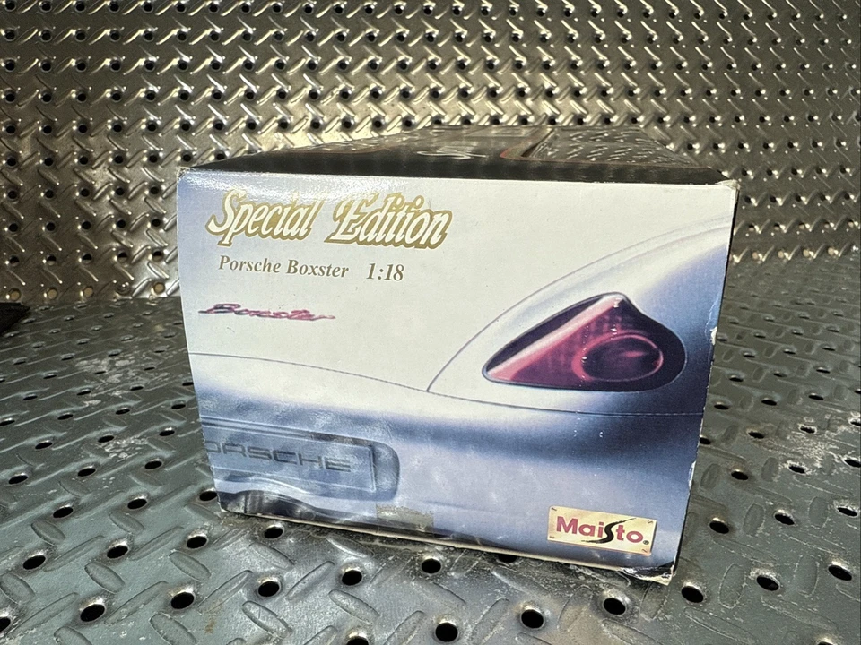MAISTO EDIÇÃO ESPECIAL PORSCHE BOXSTER CONVERSÍVEL!!! ESCALA 1/18!! PRATA/VERMELHO - Imagem 3 de 4