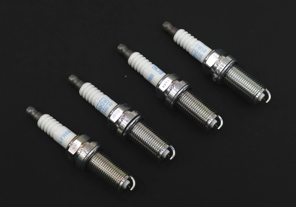 NEW OEM Land Rover Spark Plugs Set of 4 LR005483 Land Rover LR2 3.2L 2008-2012