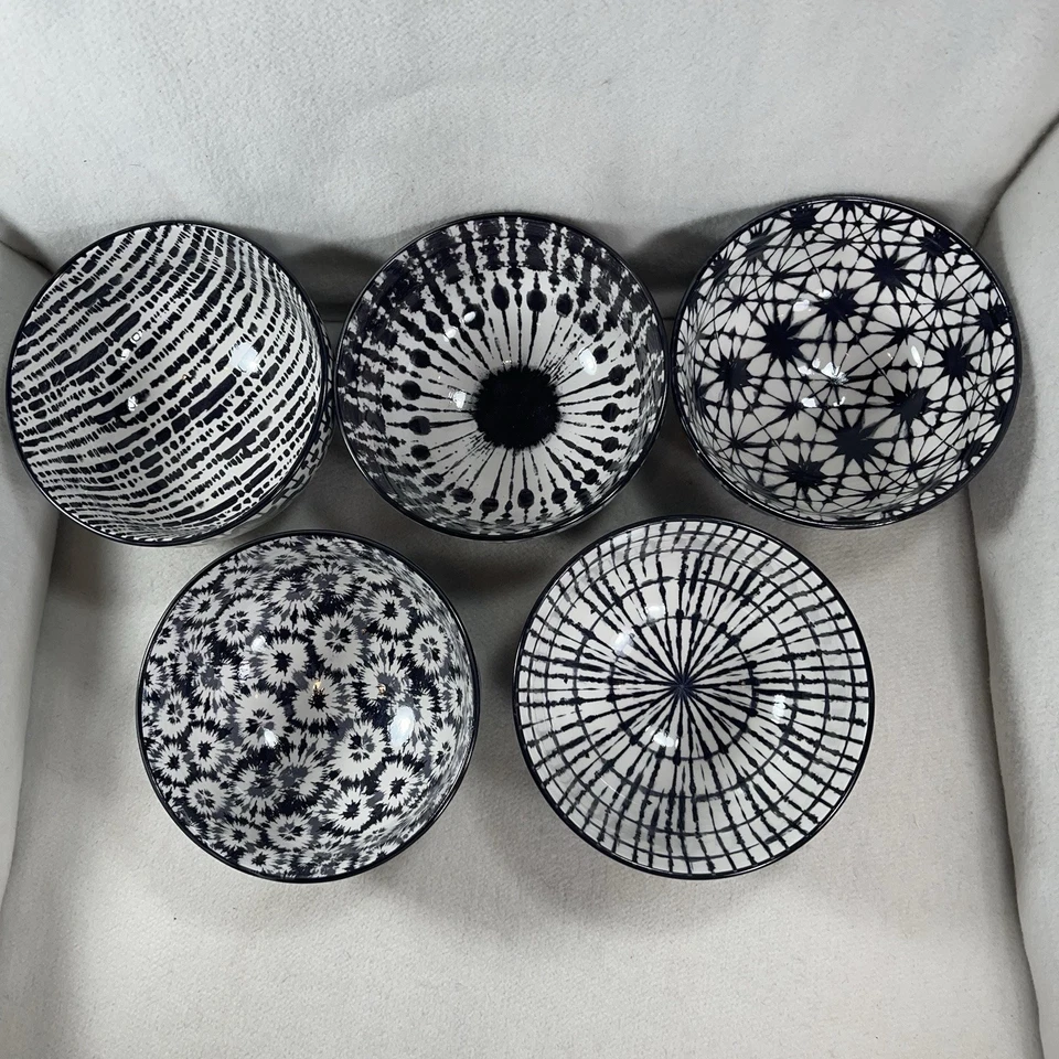 Surtido de cuencos de sopa de cereales blancos y negros para artículos para el hogar exclusivos. Juego de 5 patrones Foto 2 de 4