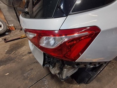 Used Right Tail Light Assembly fits: 2018 Chevrolet Equinox w/o LED quarter pane