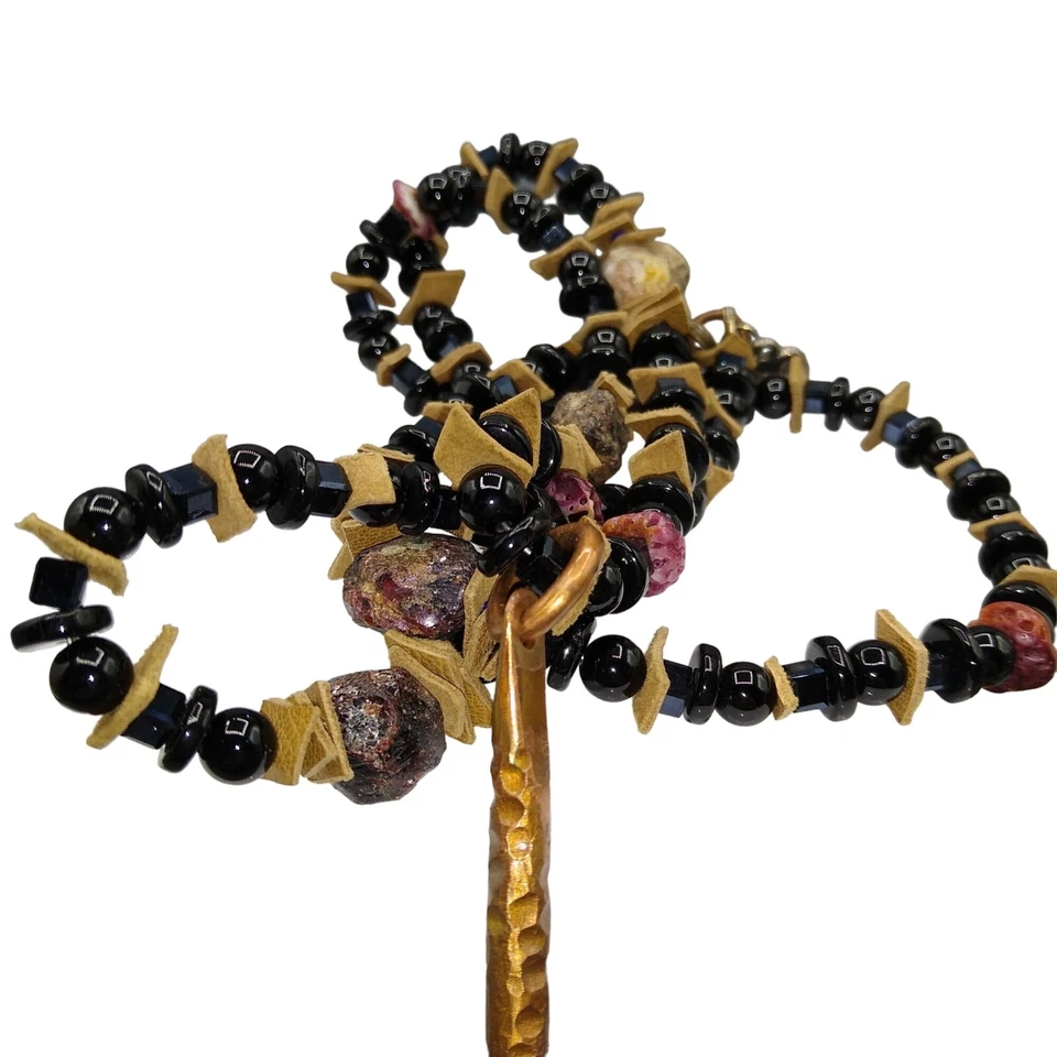 Collar EN VIVO con Colgante de Cobre, Cuentas de Ónix Negro, Piedras Preciosas Crudas y Rebanadas Foto 4 de 4