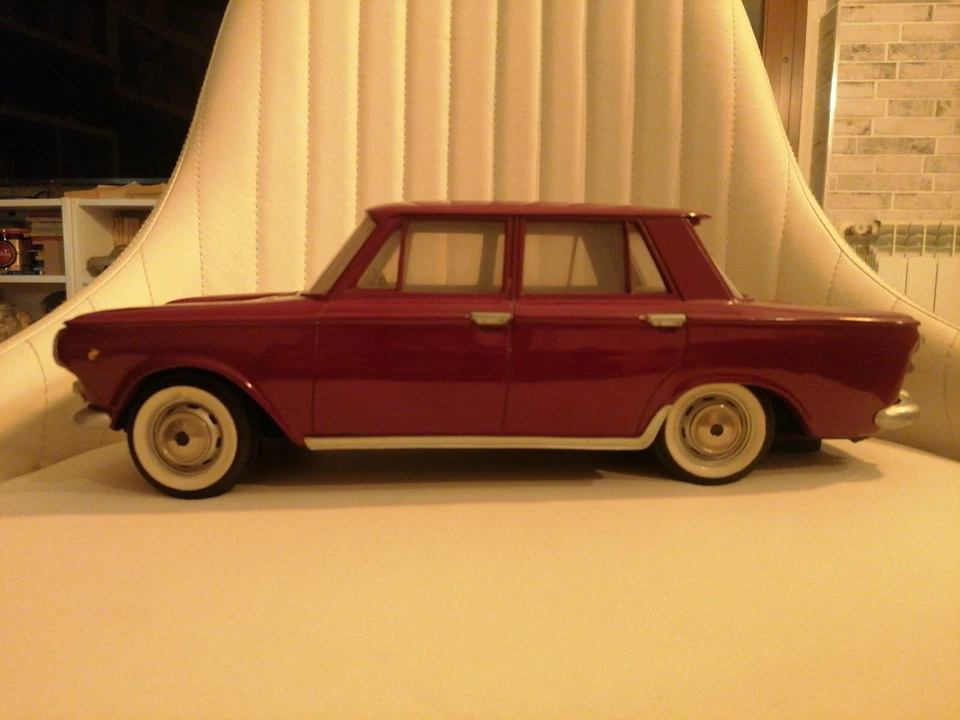 Pocher Fiat 1300 Scala 1/13 - Immagine 2 di 4