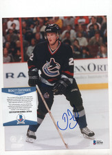 DANIEL SEDIN VANCOUVER CANUCKS SIGNED 8x10 PHOTO BECKETT COA Z87944