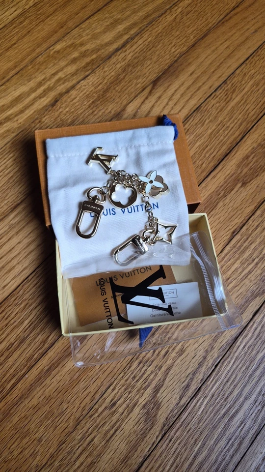 Подвеска для сумки с мешком для пыли и подарочной коробкой - Изображение 3 из 4