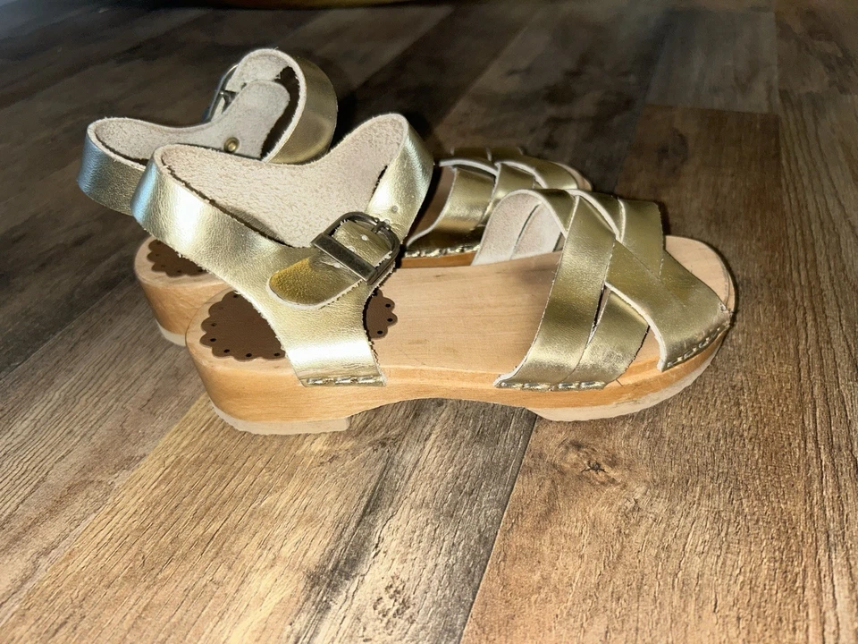 Sandalias zueco de madera sueca de cuero mezcla dorada Hanna Andersson para niñas talla 31/12,5 Foto 2 de 4