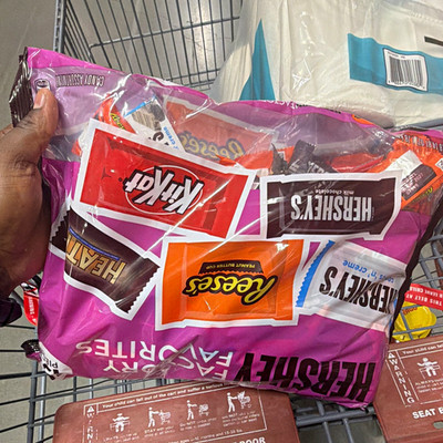 Hershey's Favorites Assorted Chocolate Candy Variety Mix Bag, Milk Allergen