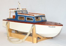 Kestral Vintage Style Cabin Cruiser Radio Control model boat kit with Fittings