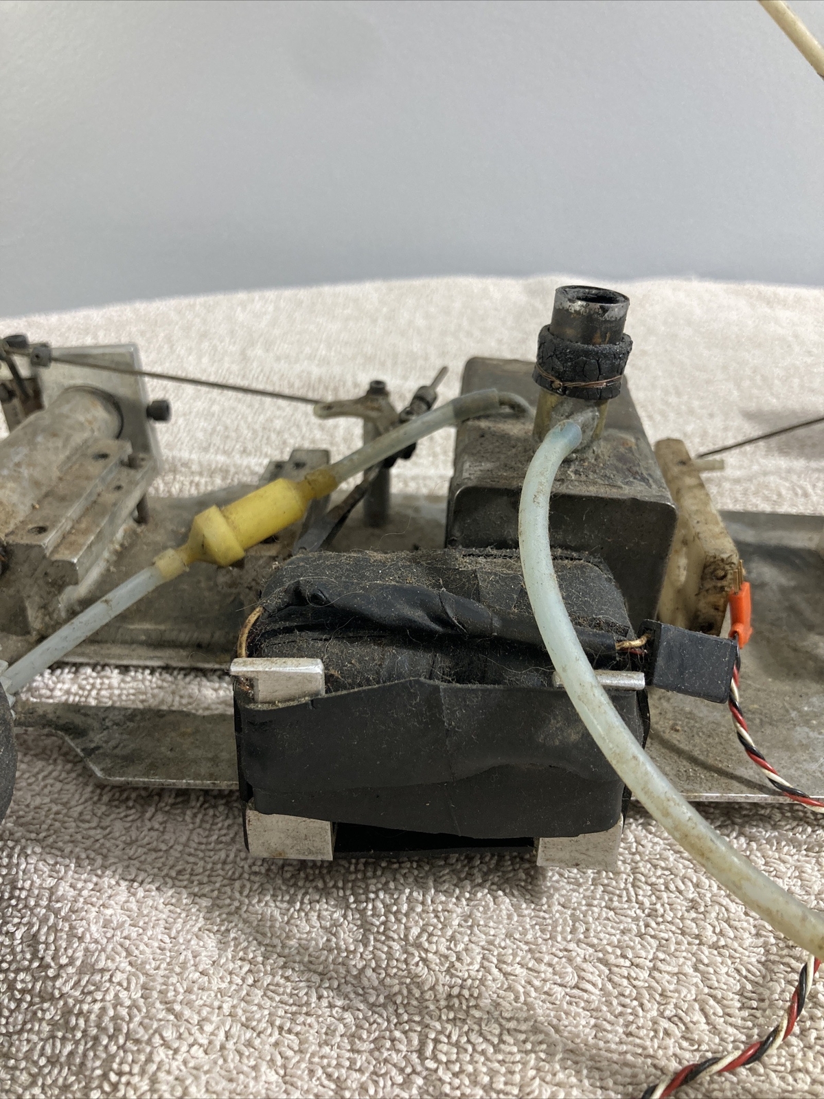 Lot 1 RARE VTG 18 RC Race Car Pan Kit LOLA Body Aluminum Chassis