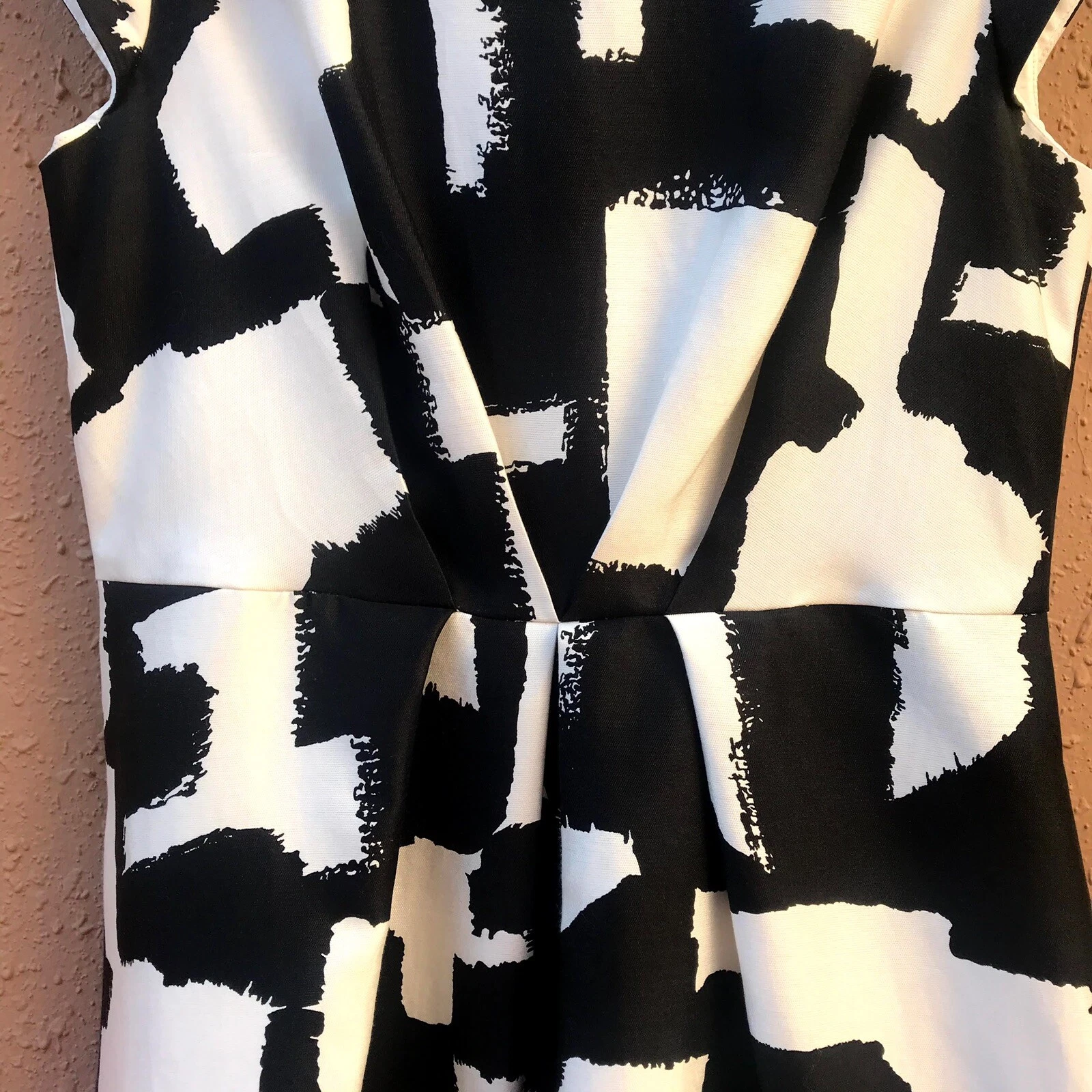 Abito di seta Kate Spade look per fodera argento bianco nero vestibilità e pieghe svasate taglia 4