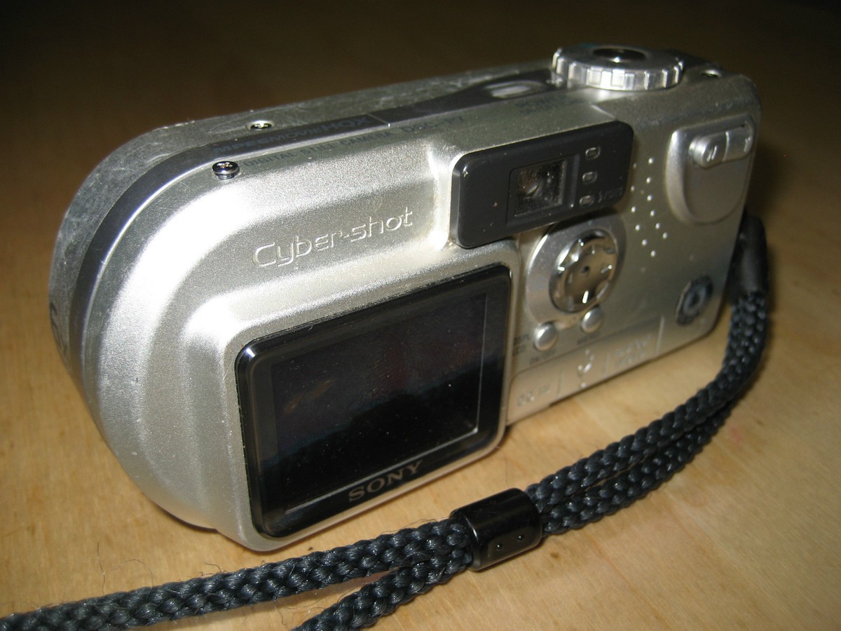 Sony Cyber-shot DSC-P7 デジカメ　カメラ Amazon.com : Sony DSCP7 Cyber-shot 3.2MP Digital Camera w
