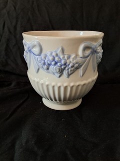 Ceramic Pot Holder Pre Owned Good Condition White/Blue Pattern