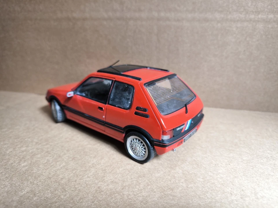 Peugeot 205 GTi 1.9  1/18 - 184846 NOREV - Immagine 2 di 4