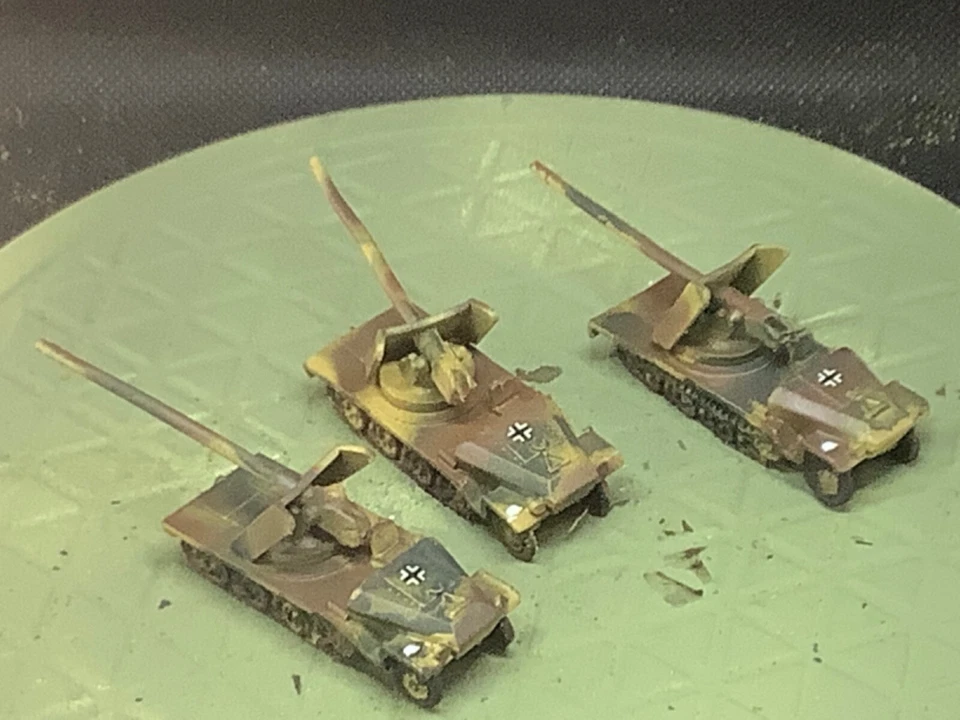 15mm.Painted German Late War SdKfz 251 Fur 8.8 CM KWK. Plt. - Image 2 of 4
