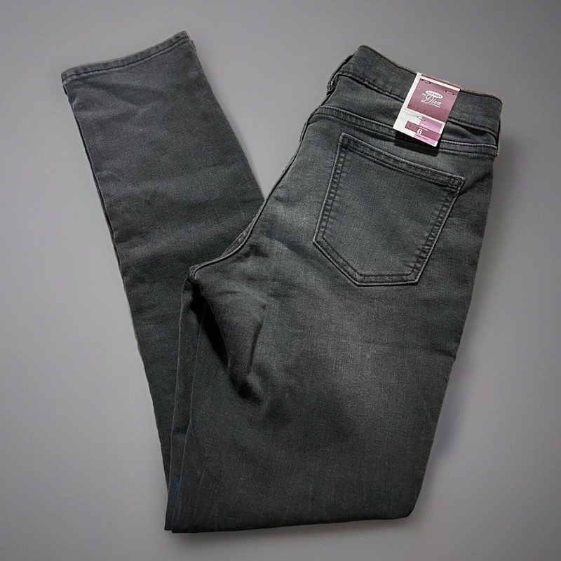 Old Navy The Diva Women's Jeans 6 Regular (31" waist x 31" inseam measured)