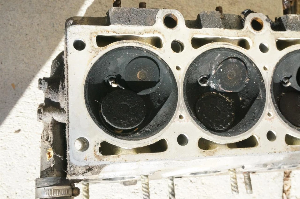 Culata OEM BMW E30 M20B27 2,7 L 84-87 325E 528E Foto 2 de 4