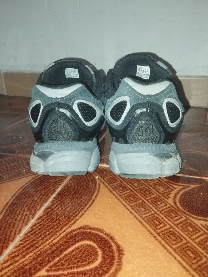 Asics negras - Imagen 4 de 4