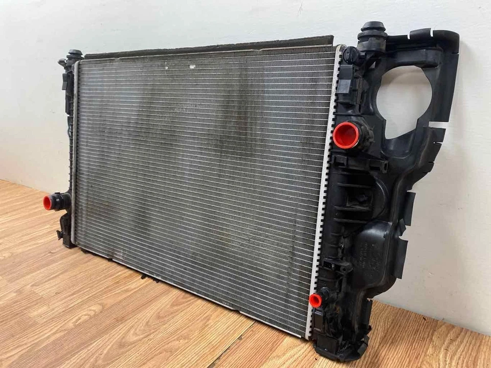 Radiador de refrigeración del motor usado 31368082 para Volvo S60 2.0T 2011-2018 Foto 2 de 4