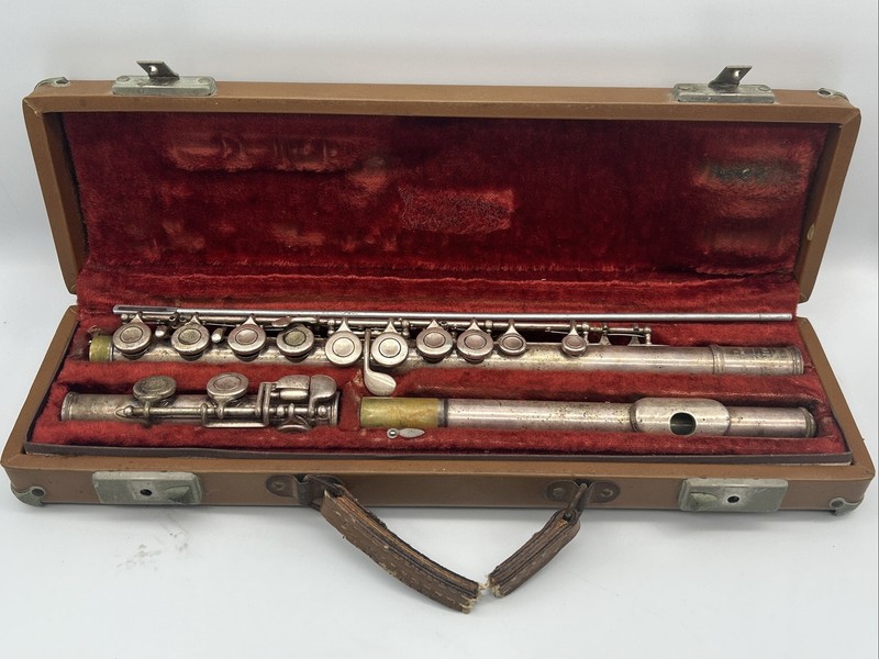 MTB-Vintage Bundy Selmer USA Silver Flute w/ Case Serial 564770 AS-IS
