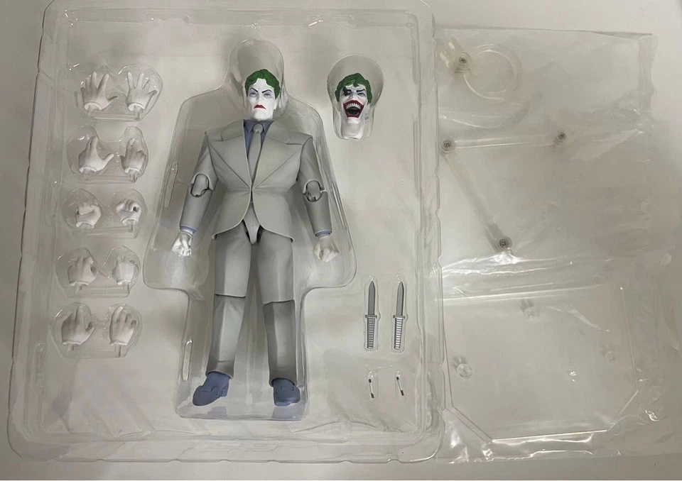 Traje Variante MAFEX THE JOKER (The Dark Knight Returns) Ver. Figura Medibom Toy Foto 3 de 3