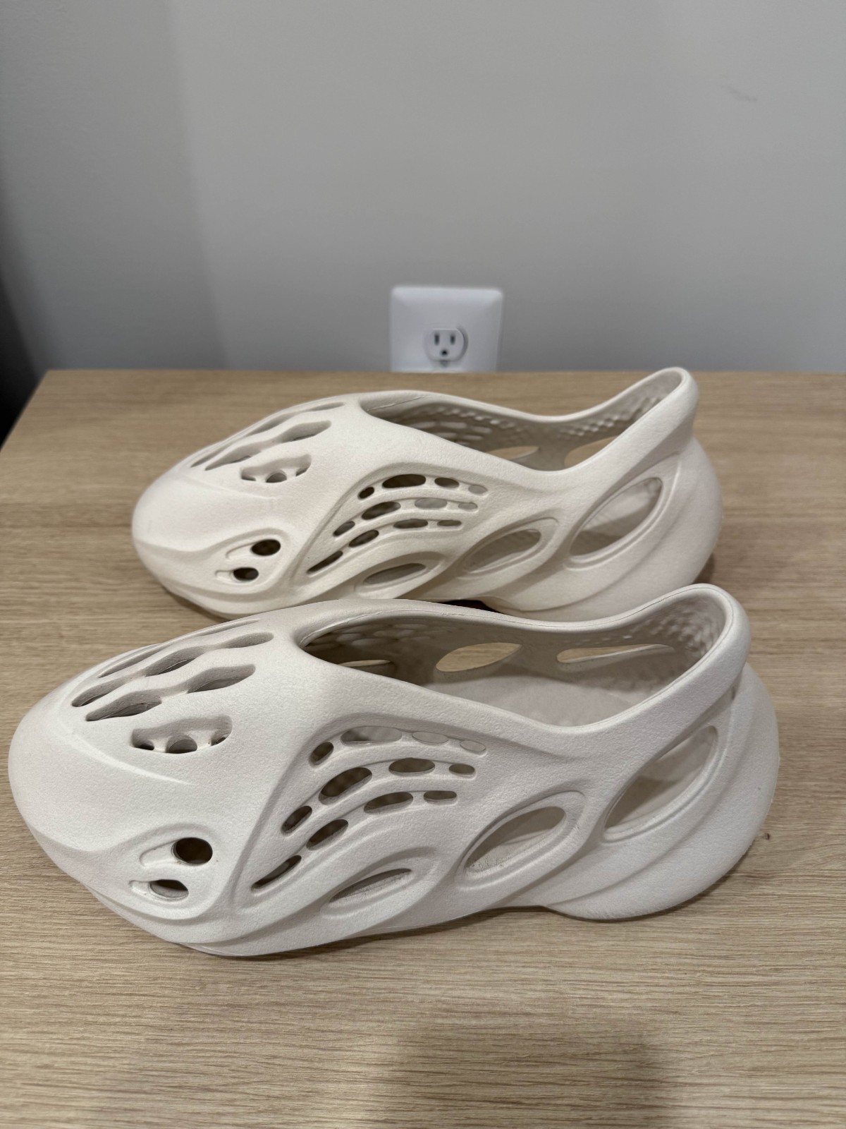 Yeezy Foam RNNR Sand Men's FY4567 YZY RNR Size 8 thumbnail 3