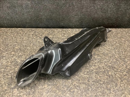 09 Vent d'admission gauche Suzuki GSXR GSX-R 1000 66R - Photo 1/3