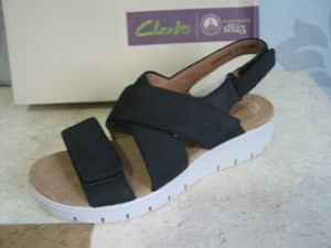 clarks comfy sandals