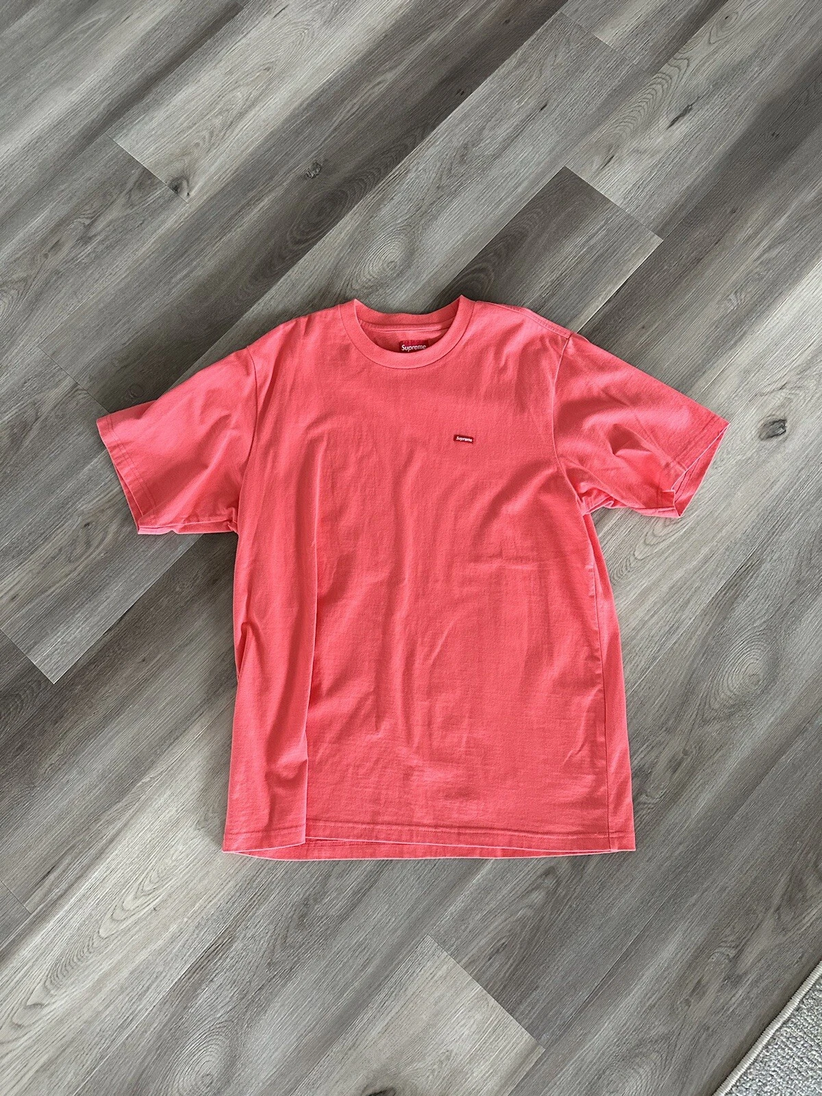Supreme   Logo boîte classique   Corail