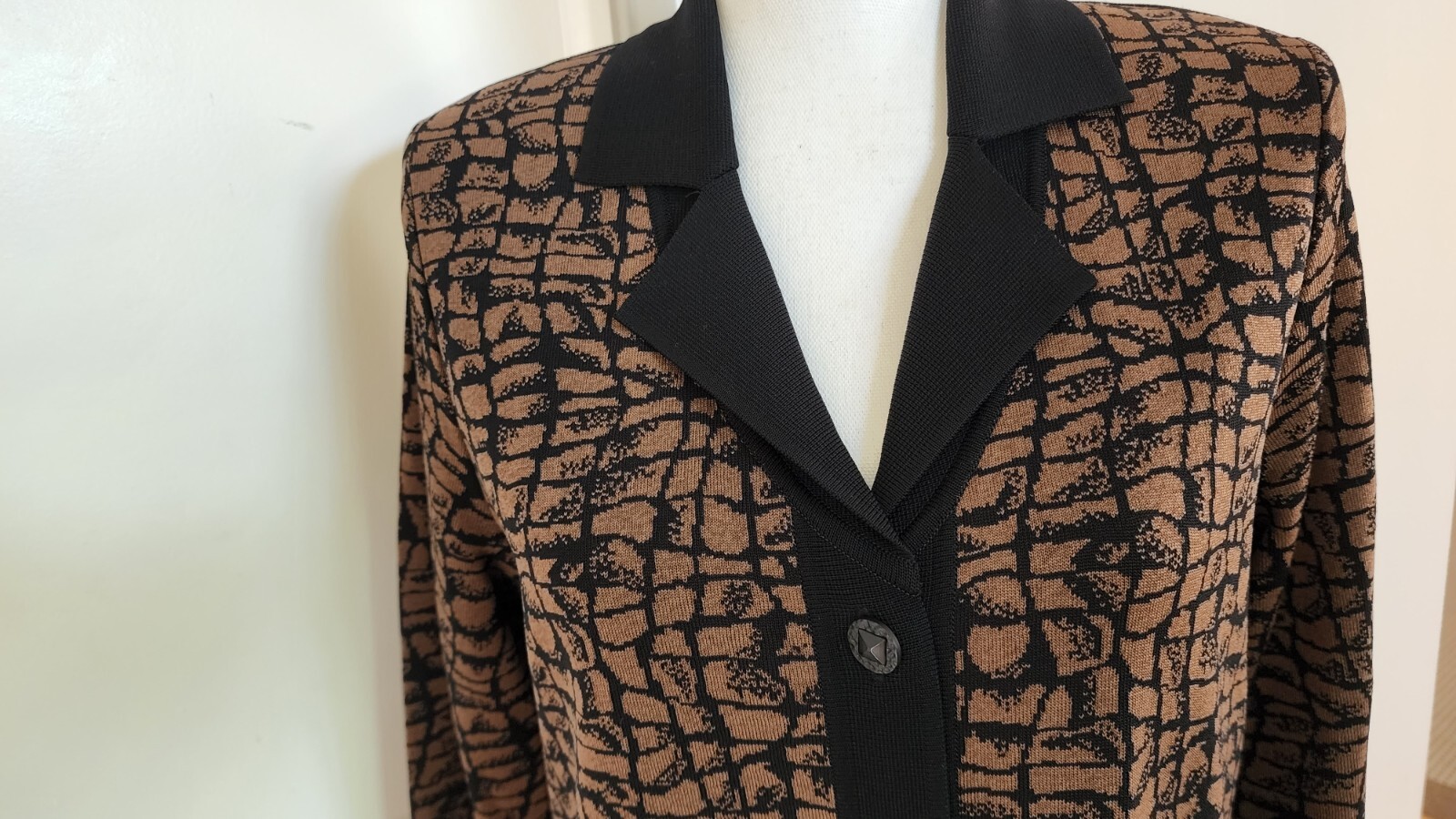 Exclusively Misook Button Down Padded Shoulders B… - image 2