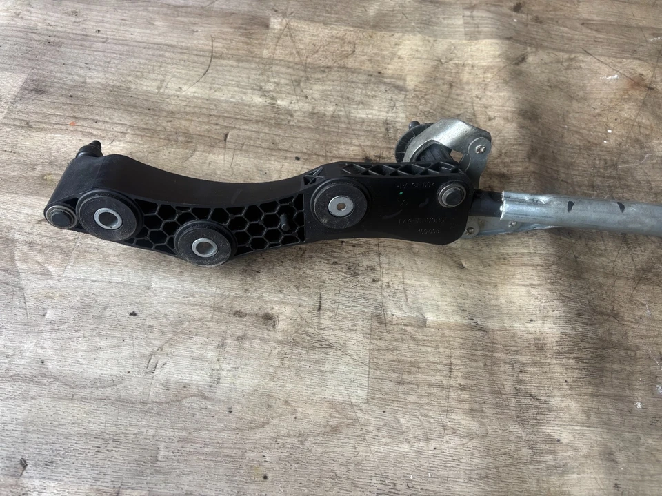 BMW 650 550 535 OEM 06-10 FRONT WINDSHIELD WIPER TRANSMISSION MOTOR LINKAGE - Image 3 of 4