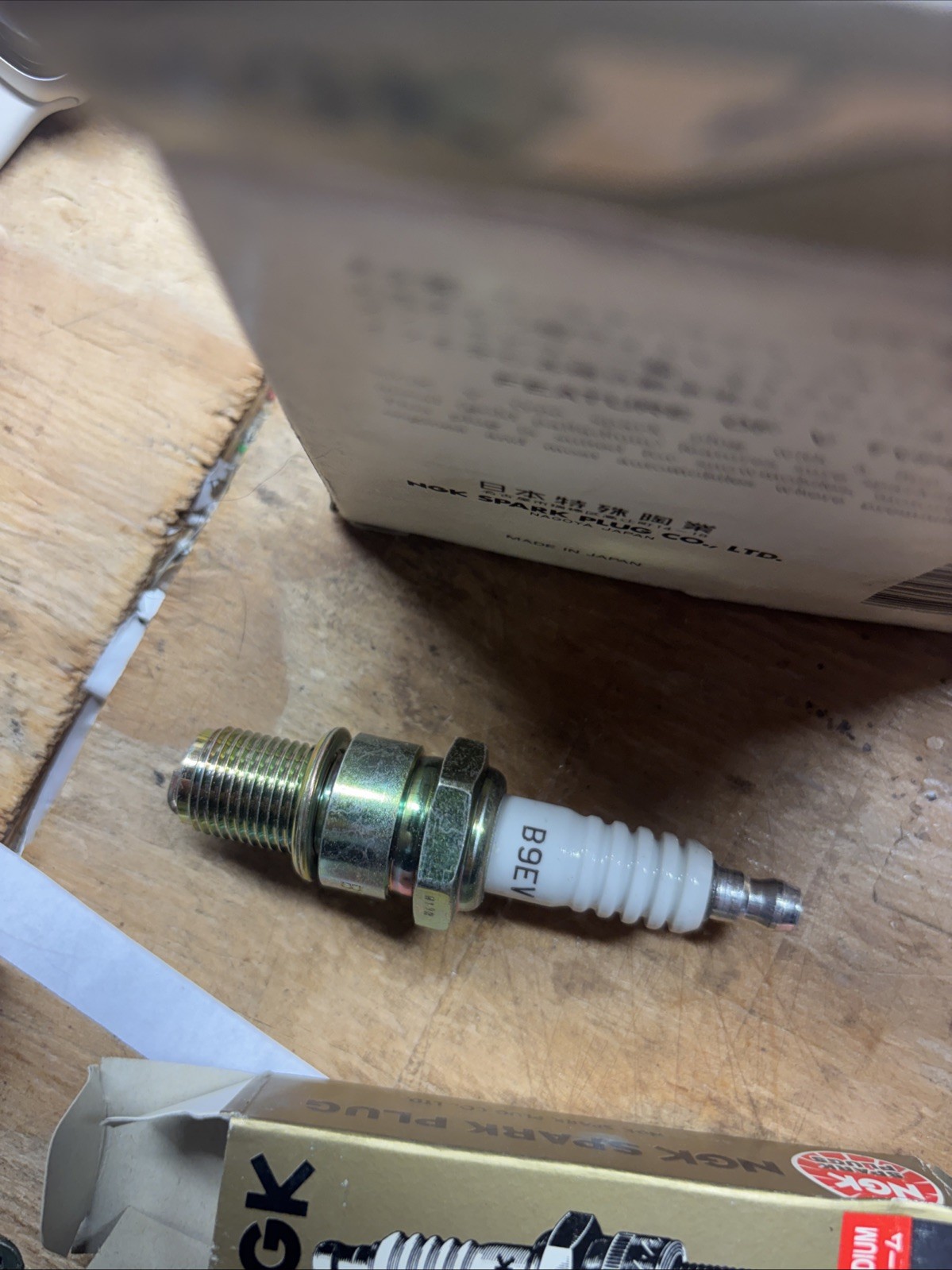 ngk spark plugs  B9ev  7124