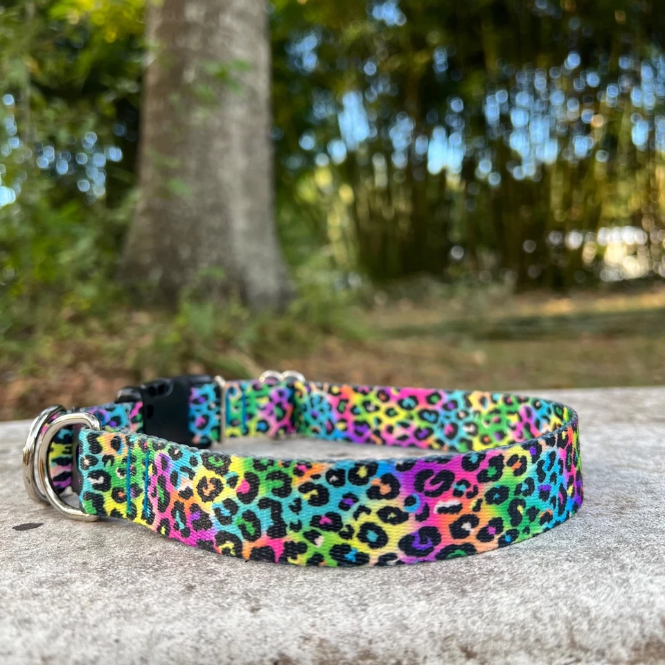 Collar de perro separable de 1 pulgada de ancho para perros grandes - Estampado de leopardo de neón hecho en EE. UU. Foto 3 de 4