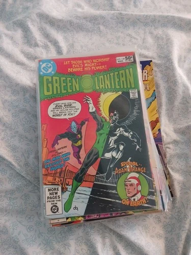 Lot Of 25 VINTAGE DC Comic Books.  Green Lantern.  Guy Gardner .