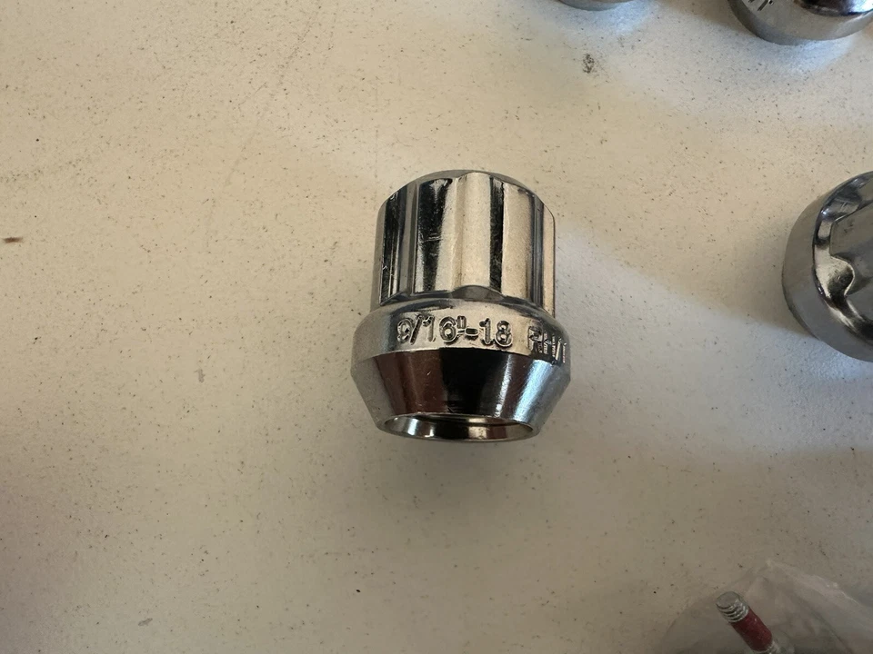 32 Chrome Spline Open Lug Nuts 9/16 Fits 8 Lug Chevy Dodge Ford + Security Key - Image 3 of 4