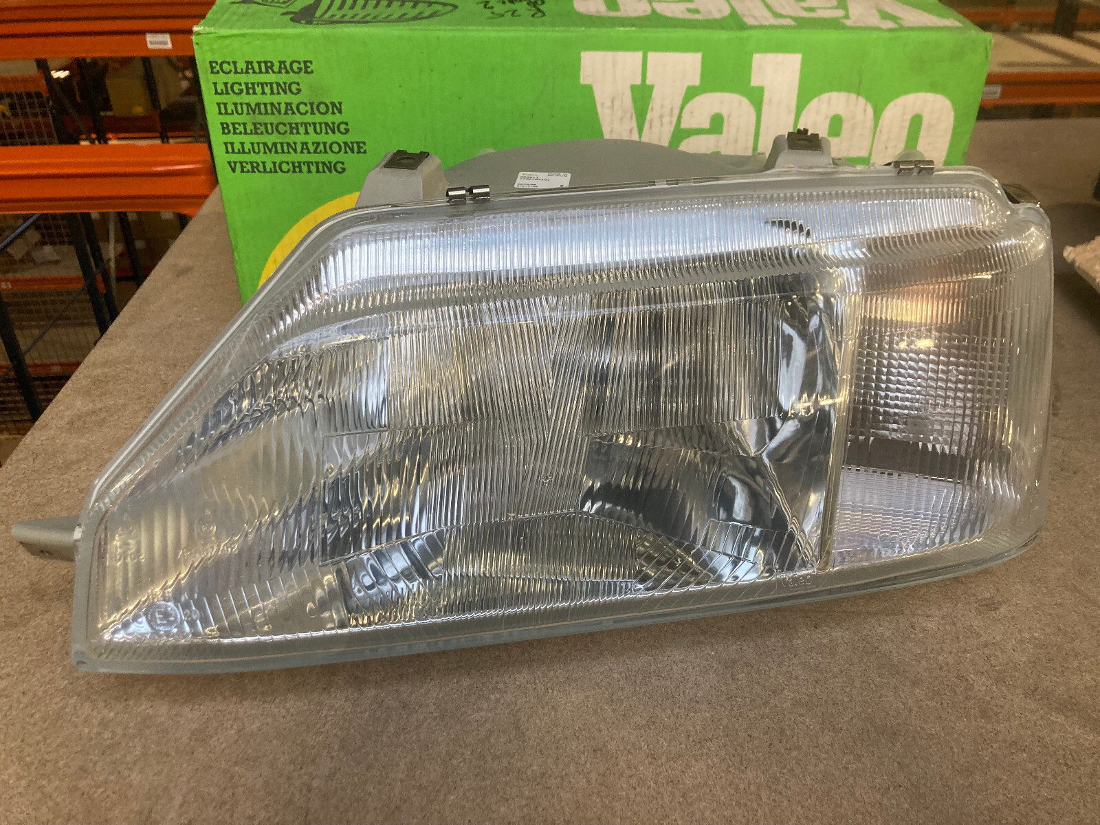 Phare gauche iode H4 Renault R25 Valeo 063013 optique avant conducteur