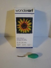 CARON WONDERART 426170 SUNFLOWER LATCH HOOK KIT w/LATCHHOOK TOOL NEW 12x12"