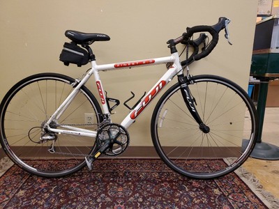 fuji finest 2.0 women's road bike