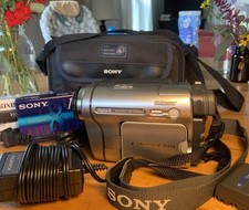 Sony Handycam DCR-TRV280 Digital 8 Silver Camcorder w/Battery,Charger Tape