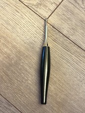 Furls Odyssey Crochet Hook H 5mm Discontinued Dark Green sparkle With Gold Hook